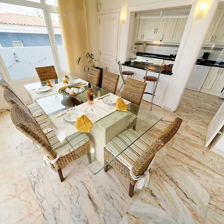 Relax By Your Private Pool Wifi And Canary Views Hébergement de vacances *